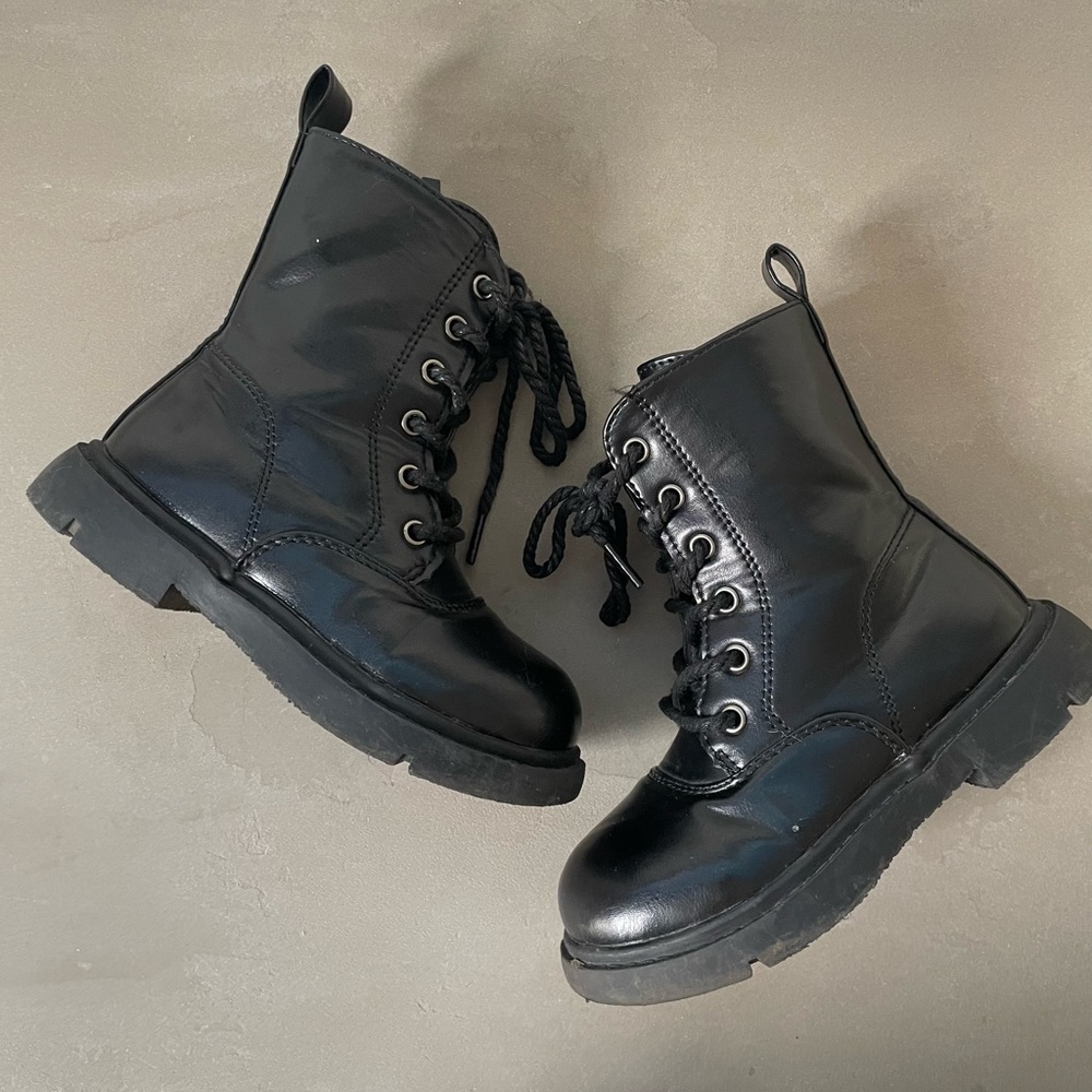 Girls black combat boots with side zipper & interior plaid- size 11.5 little kid